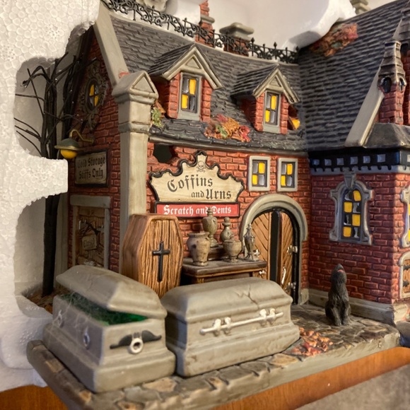 Department 56 Croak-N-Haggard Mortuary - Picture 3 of 5